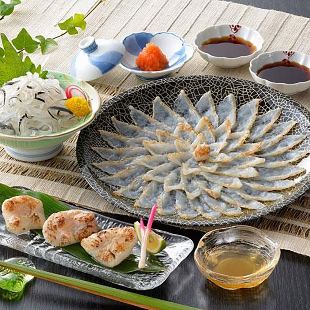 「関とら本店」 とらふく焼き白子と刺身セット