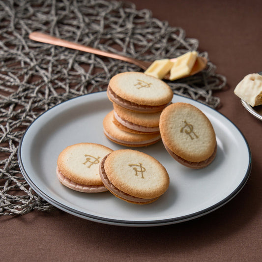 ピエール・エルメ・パリ　ラングドシャ＆クラクラック　14個