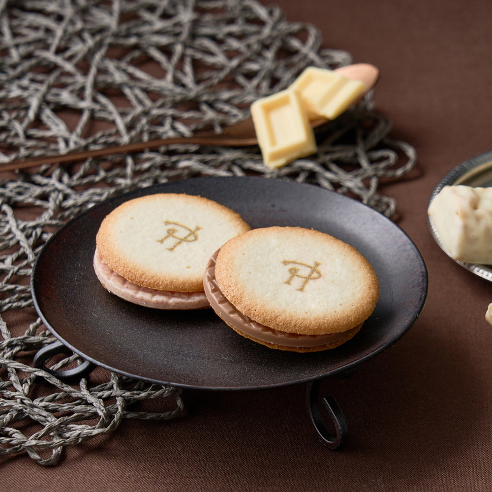 ピエール・エルメ・パリ　ラングドシャ＆クラクラック　14個