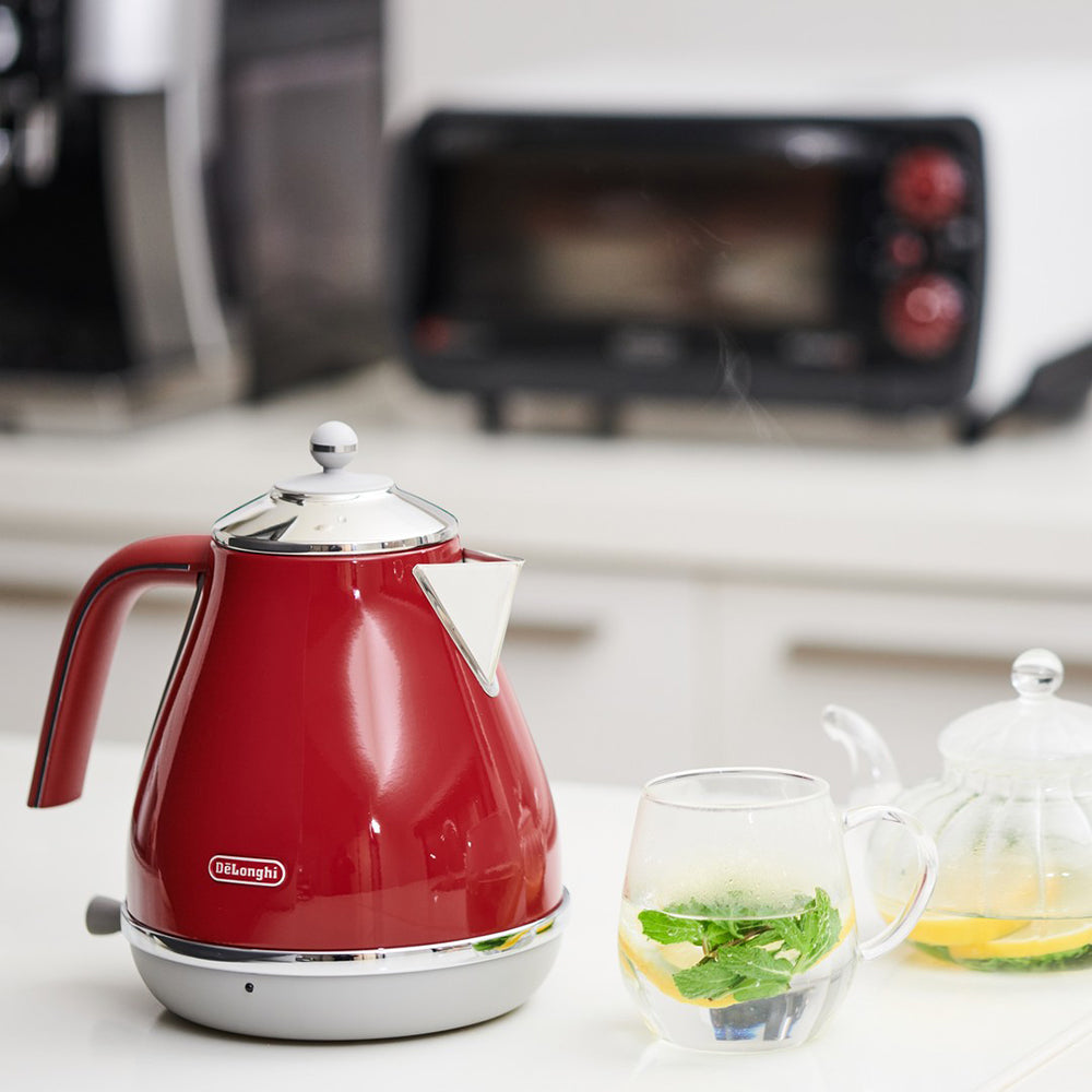 デロンギ アイコナ・キャピタルズ 電気ケトル（TOKレッド）