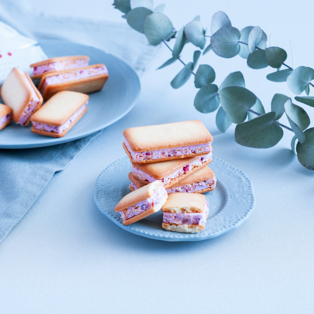 苺を使った焼き菓子専門店  「苺のワルツ」 あまおう苺のバターサンド16個