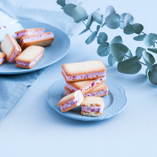 苺を使った焼き菓子専門店  「苺のワルツ」 あまおう苺のバターサンド16個