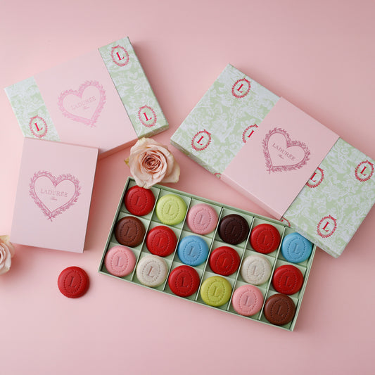 LADUREE（ラデュレ）ウジェニー 18個入り（限定スリーブ付き）