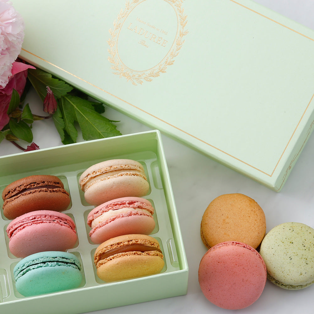 LADUREE（ラデュレ）コフレ・ アンタンポレル マカロン12個入り