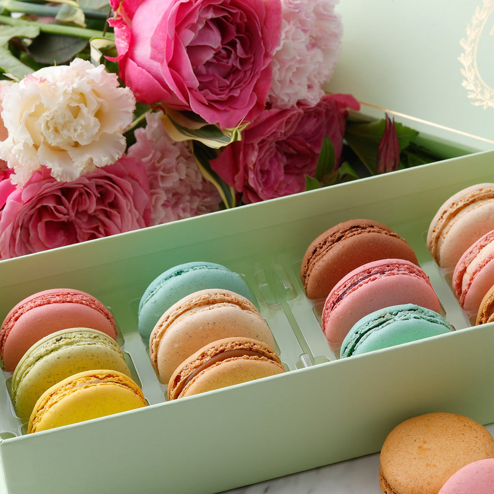 LADUREE（ラデュレ）コフレ・ アンタンポレル マカロン12個入り