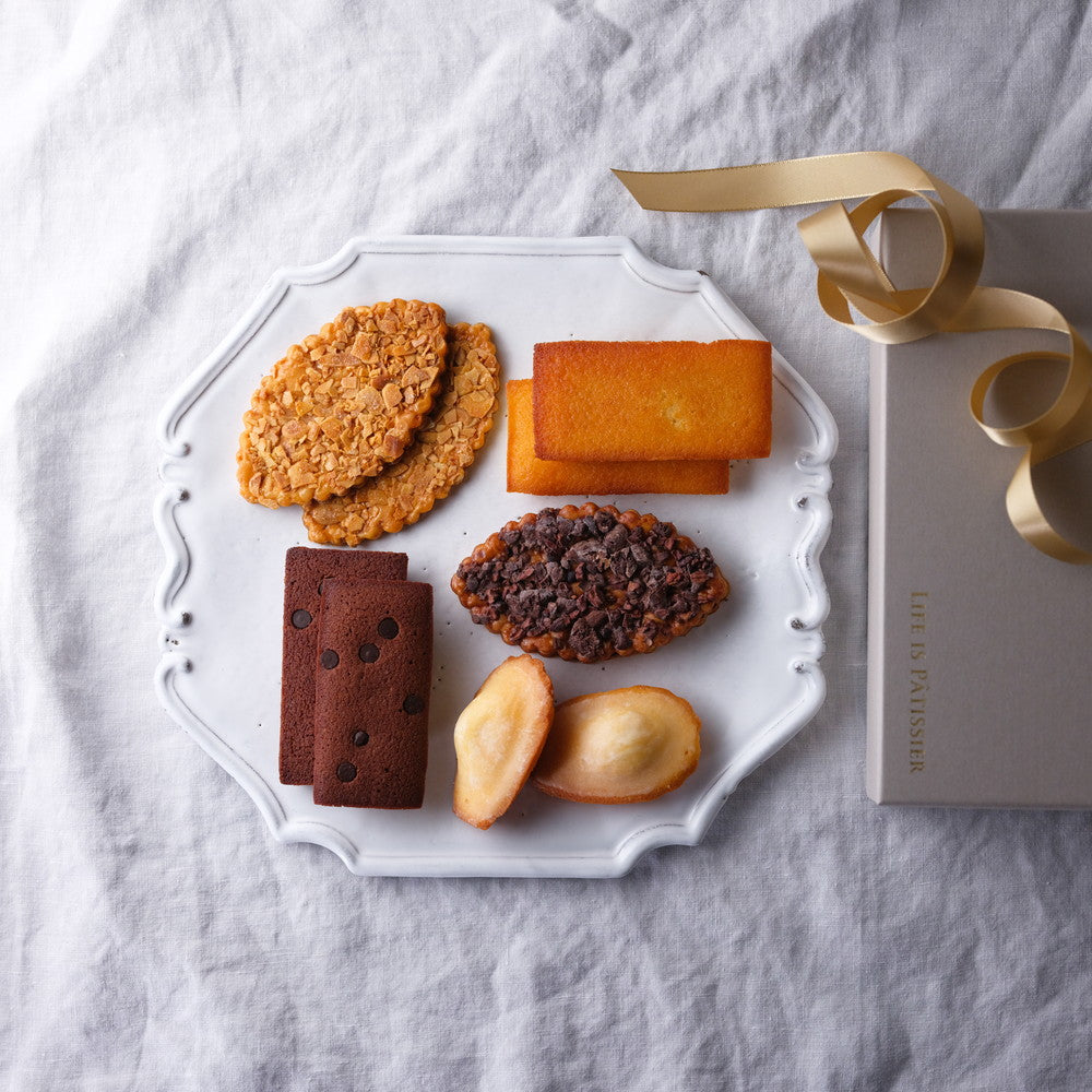 LIFE IS PATISSIER　焼き菓子詰合せ（M）
